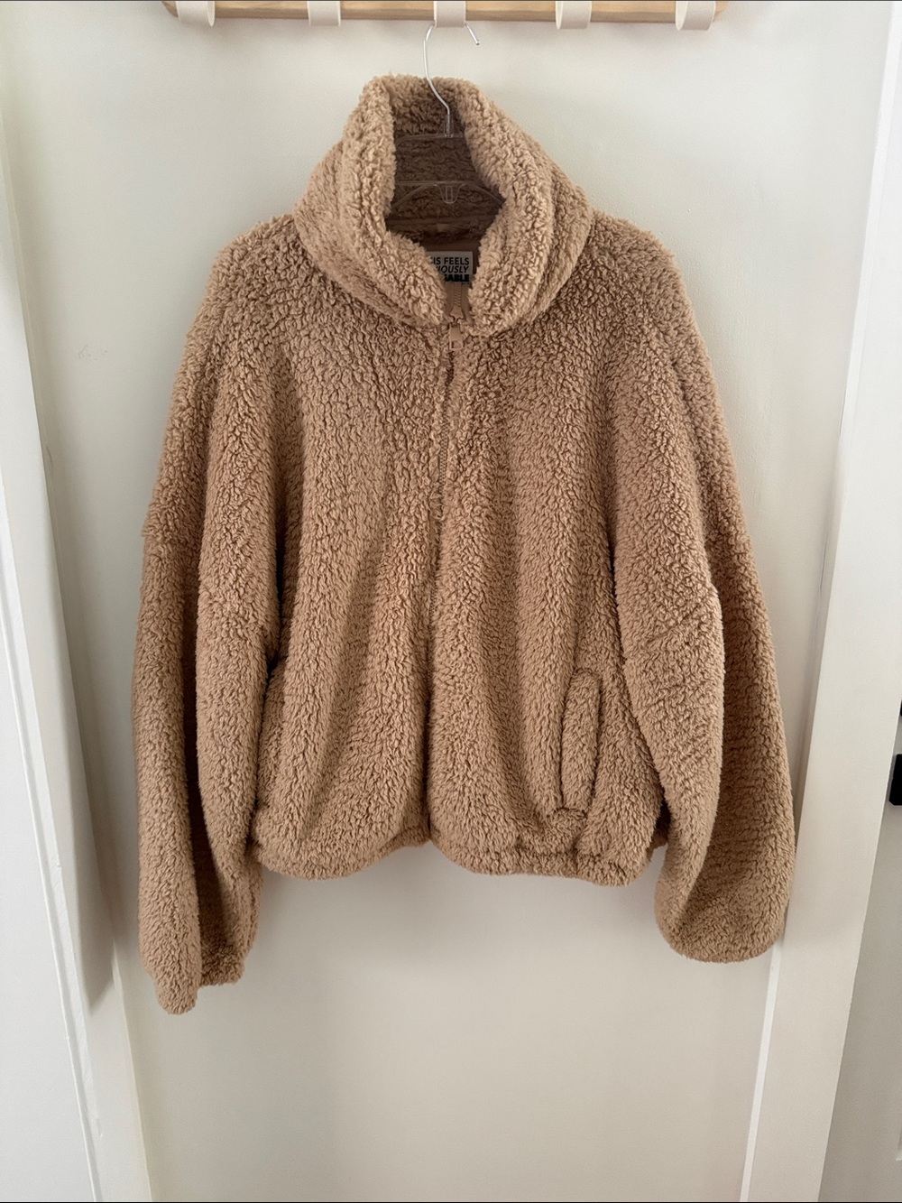 Women’s L/XL American Eagle Tan Sherpa Zip-Up Jacket